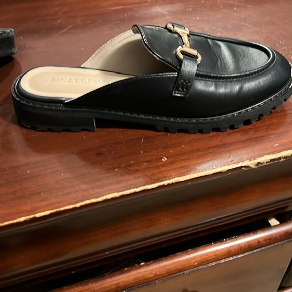 Sincerly Jules Black Mules with Chunky Sole and Gold Hardware - Picture 4 of 7